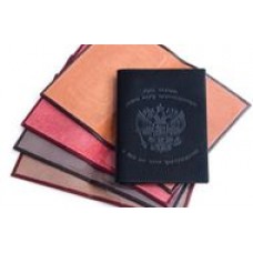 Обложка для паспорта с тиснением герба РФ и молитвы кресту, на развороте 2 кармана из прозрачного пластика, 90х130 мм, кожа 
